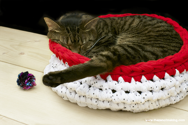 crochet cat bed